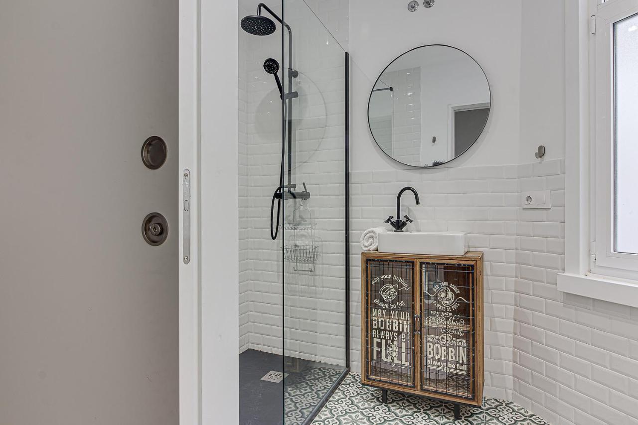 Central Square Deluxe Apartment آكورونيا المظهر الخارجي الصورة