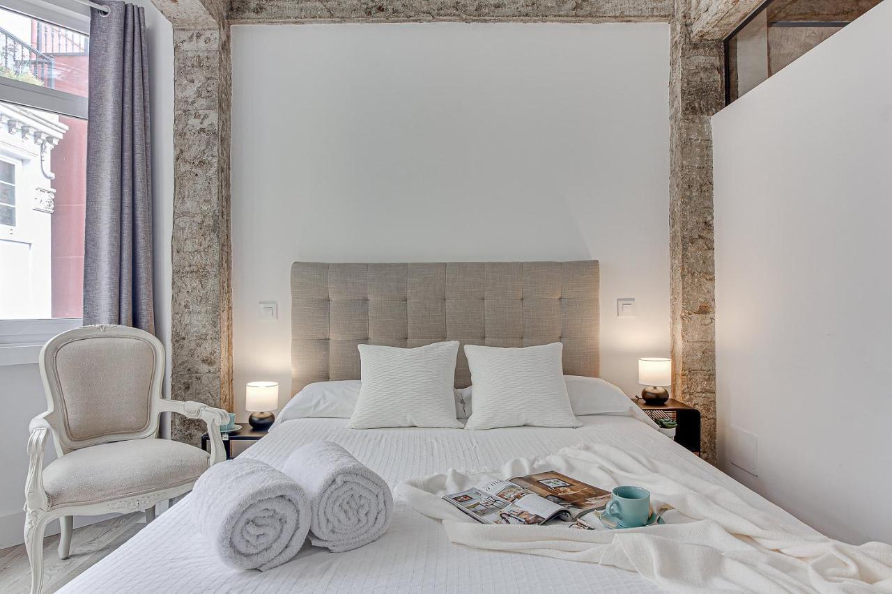 Central Square Deluxe Apartment آكورونيا المظهر الخارجي الصورة