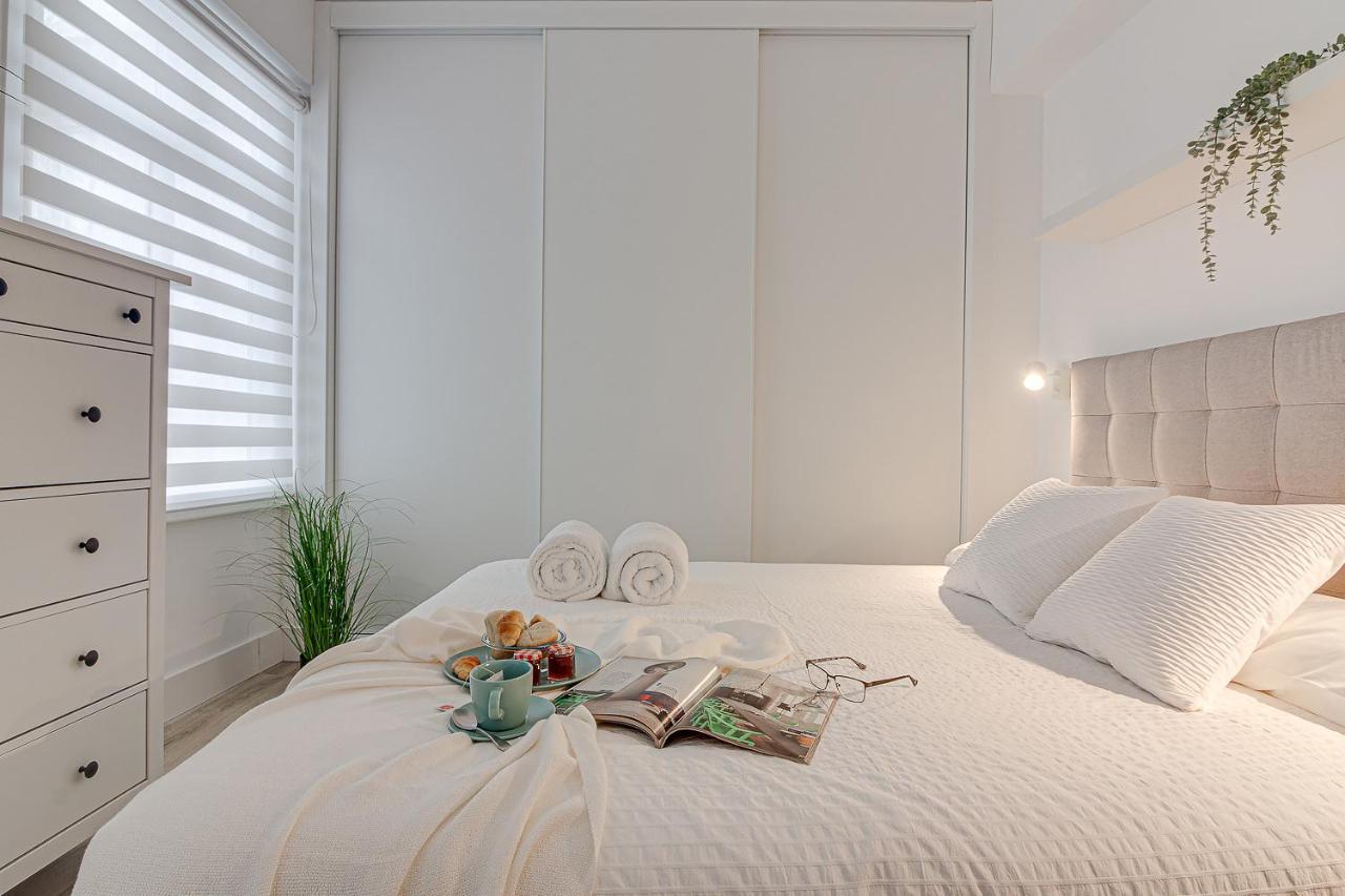 Central Square Deluxe Apartment آكورونيا المظهر الخارجي الصورة