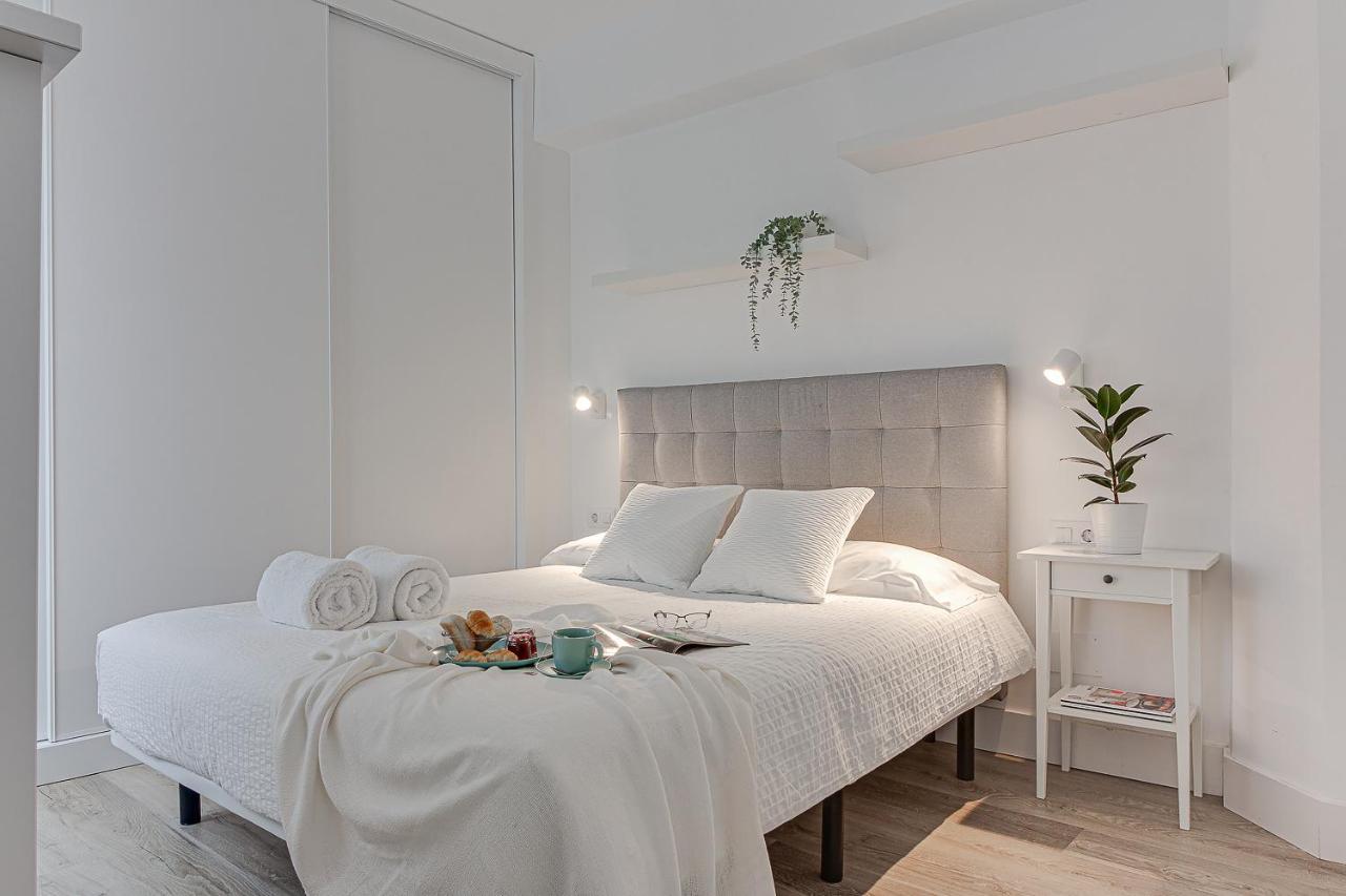 Central Square Deluxe Apartment آكورونيا المظهر الخارجي الصورة
